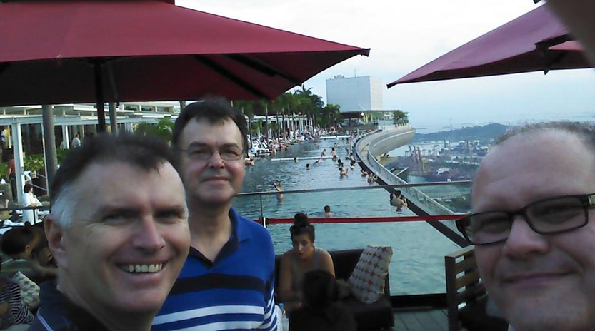 world-tour-marina-bay-sands-selfie